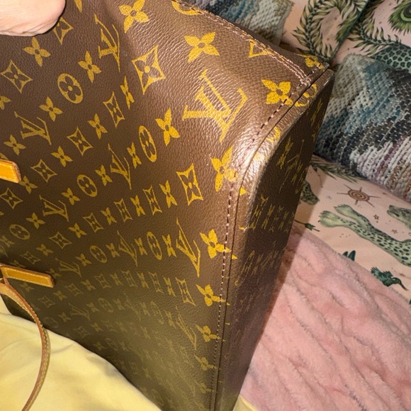 Authentic LV Tote - Picture 15 of 17